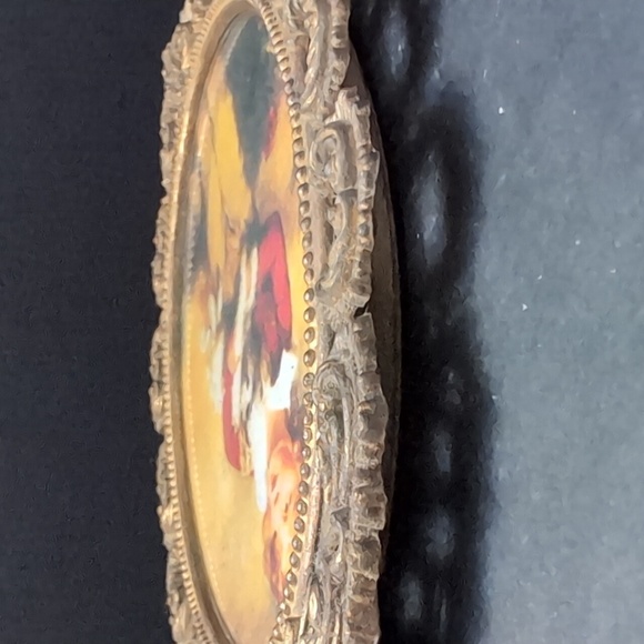VGT,Set of 2 Oval Metal Ornate Frames with Victorian Art. - Picture 10 of 12